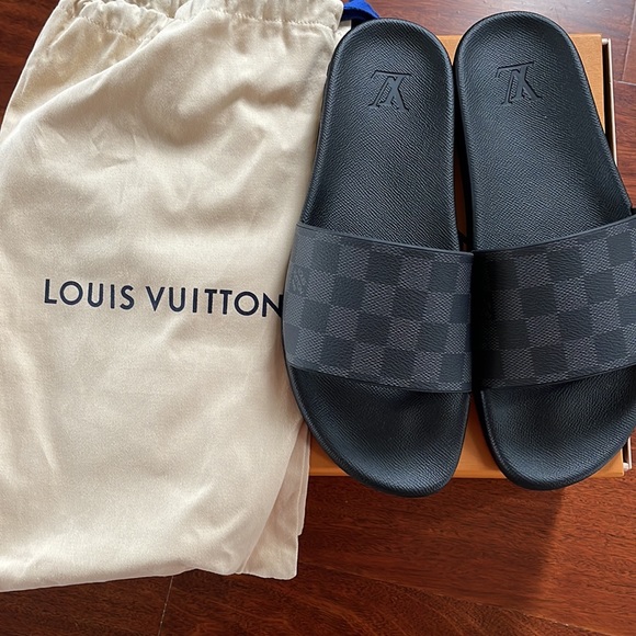 Louis Vuitton slide sandals. Brand new never been worn. Sizing runs big. - Picture 4 of 4